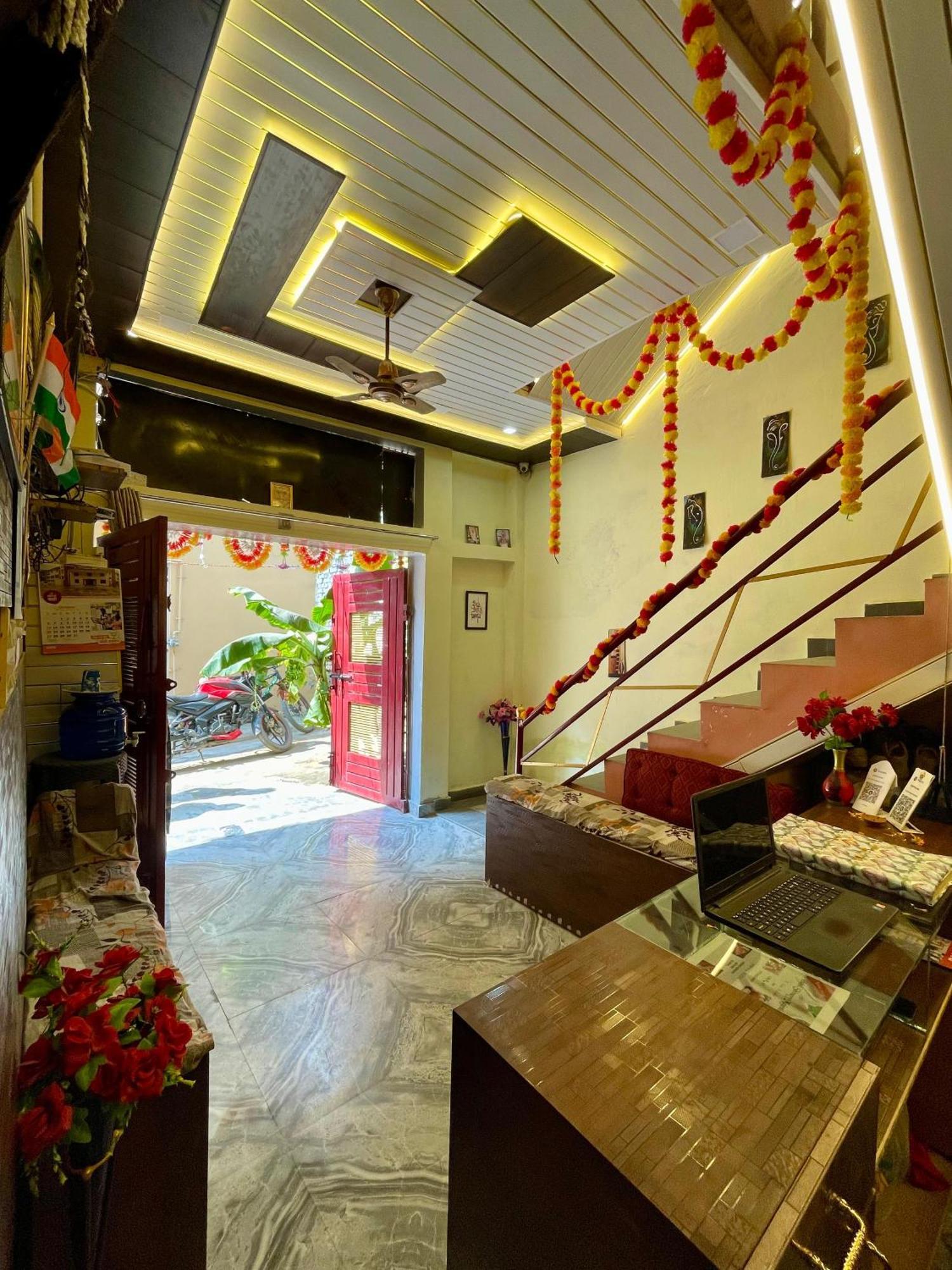 Hotel Shivayy Majestic 3 Km From Kashi Vishwanath Temple 3*